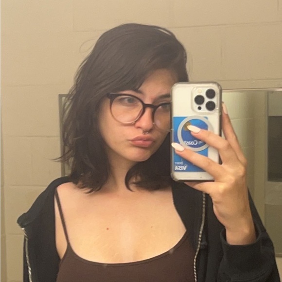 Meet your Posher, Julia - Picture 1 of 1